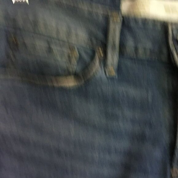 Levi's Signature Capri Jeans Women's Size 12 Mid Rise Cuffed Denim Medium Wash - Picture 3 of 13